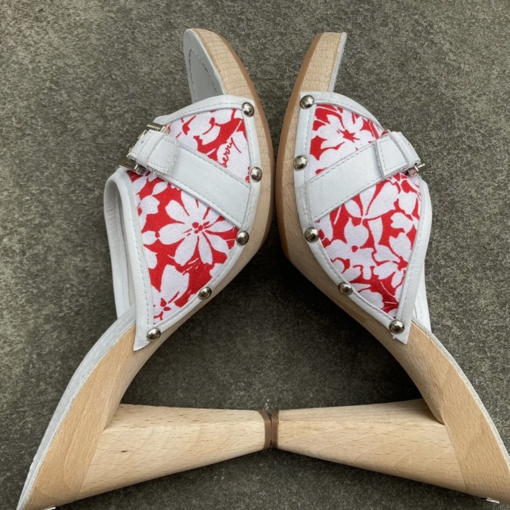 Womans Authentic Burberry heels